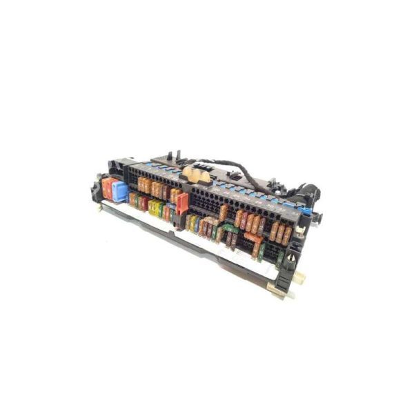 جعبه فیوز داخل کابین بی ام و x3 اتاق e83