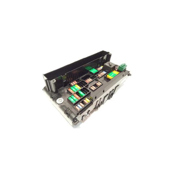جعبه فیوز داخل موتور بی ام و X4 اتاق F26