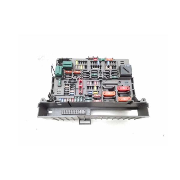 جعبه فیوز داخل کابین بی ام و 320 اتاق e90