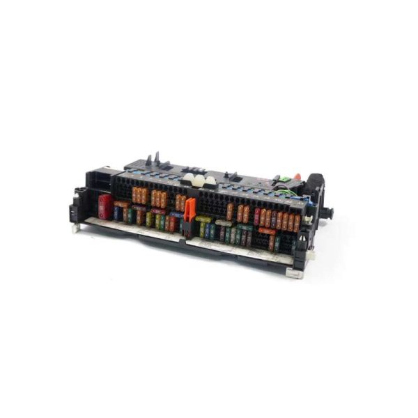 جعبه فیوز داخل موتور بی ام و 320 اتاق e46