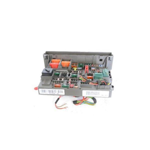 جعبه فیوز داخل موتور بی ام و x1 اتاق e84